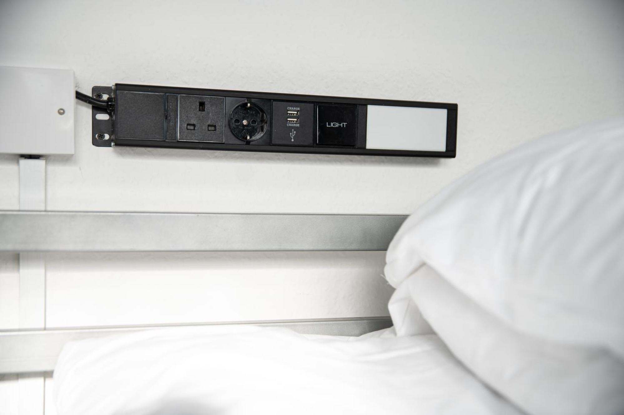 Cama en habitción compartida mixta de 10 camas con baño compartido