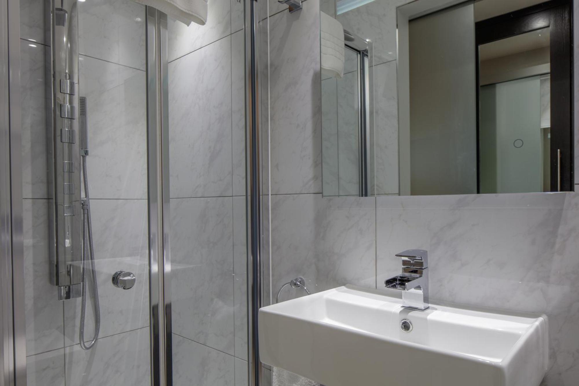 Quarto com 2 Camas de Solteiro
