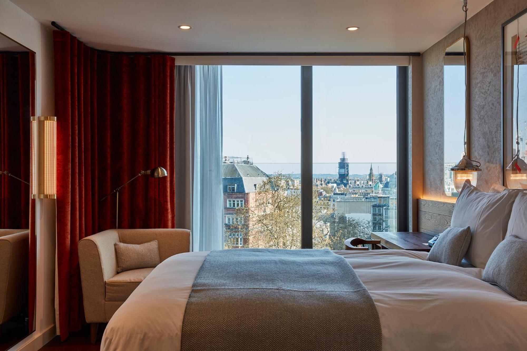 Premium Queen Room Leicester Square View,1377945395:JPEG